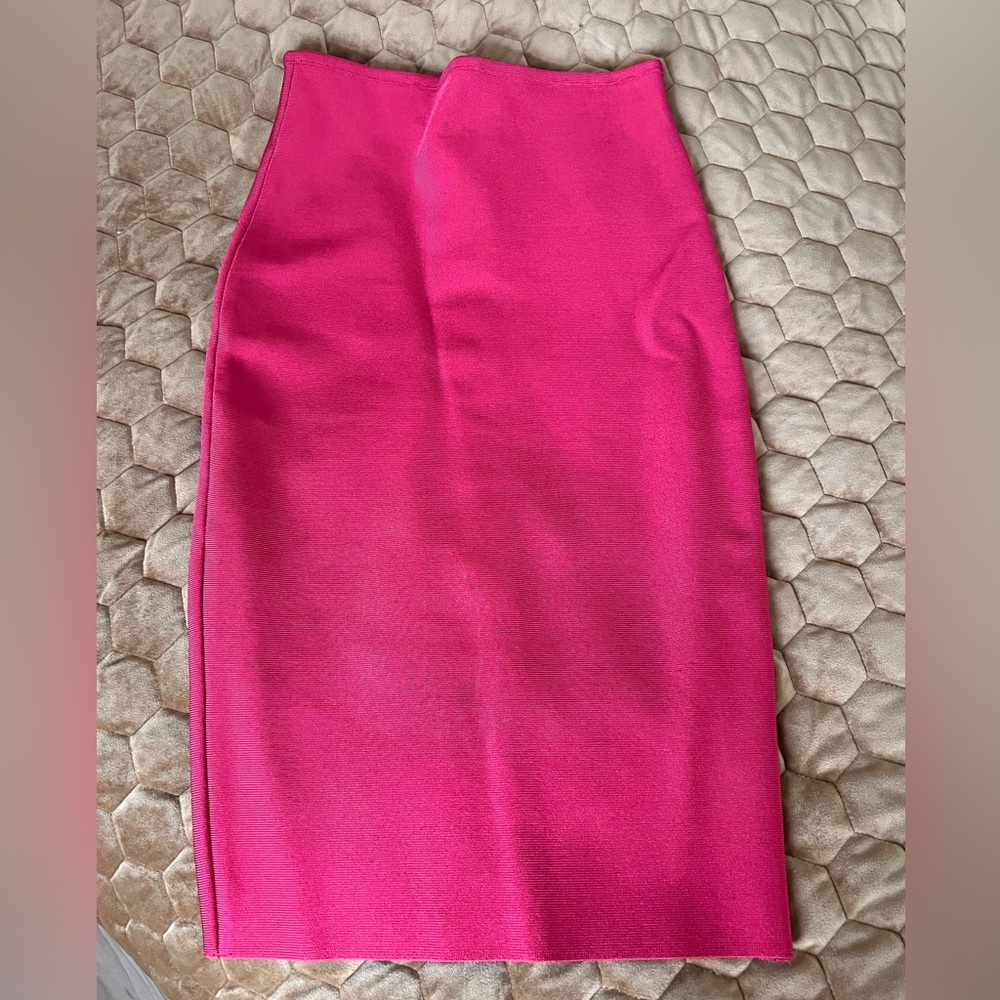 Gracia scuba midi skirt in red - Picture 4 of 6